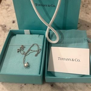 Tiffany & Co. Paloma Picasso Pearl Olive Leaf Pendant 925
Silver 16" Necklace